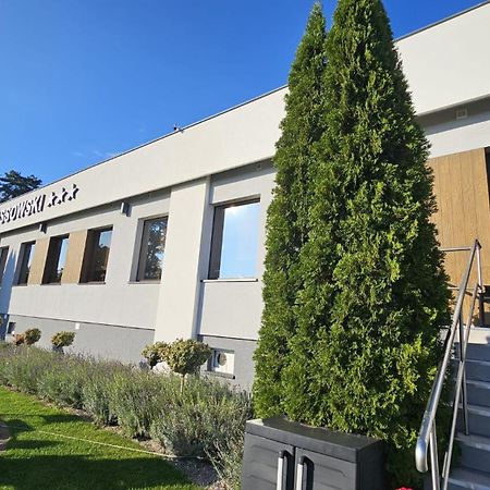Hotel Ossowski Сважендз Экстерьер фото