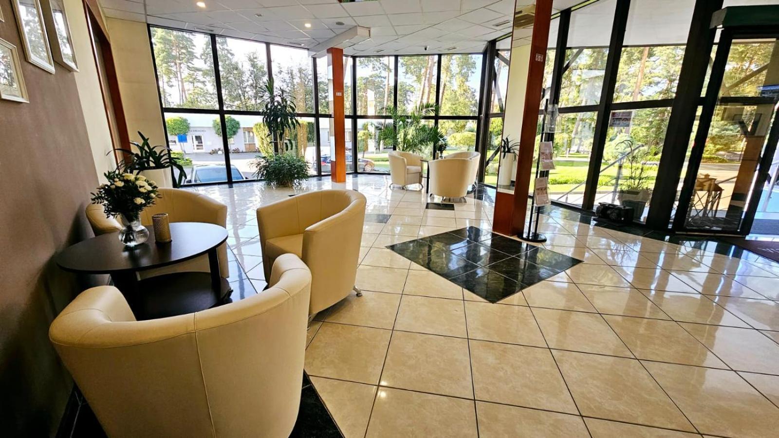 Hotel Ossowski Сважендз Экстерьер фото