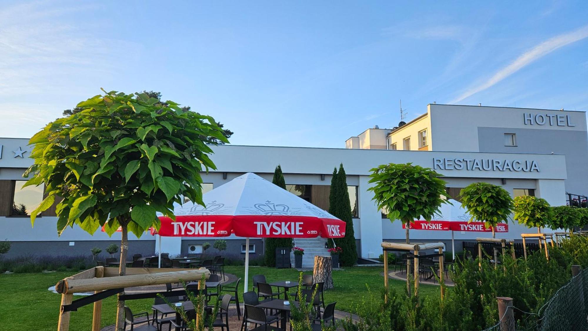 Hotel Ossowski Сважендз Экстерьер фото