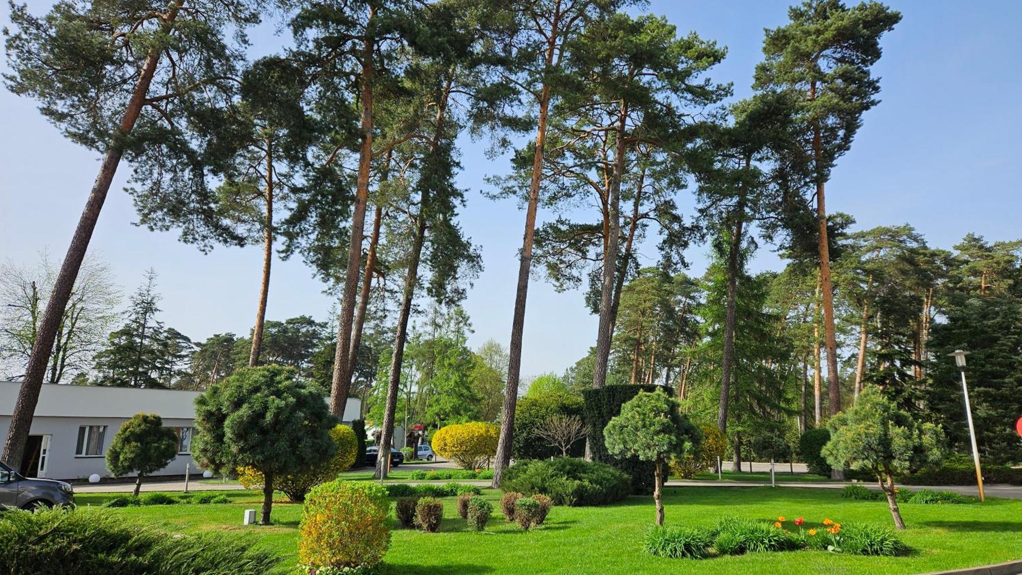 Hotel Ossowski Сважендз Экстерьер фото