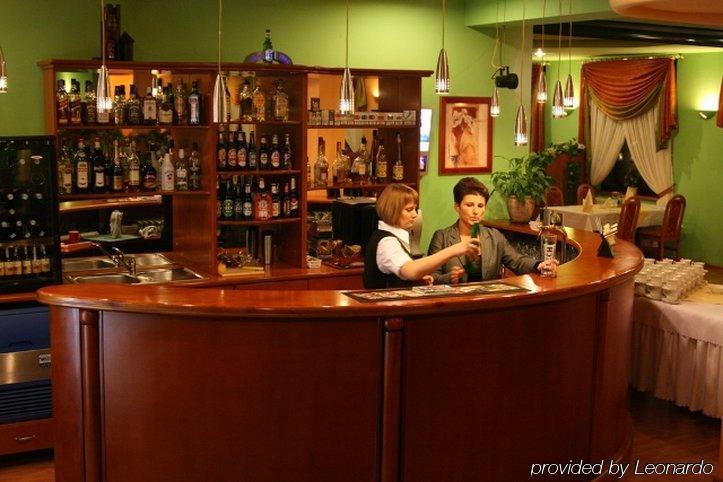 Hotel Ossowski Сважендз Экстерьер фото