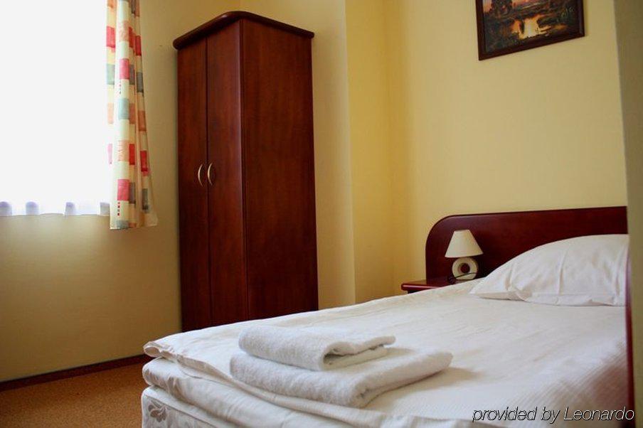 Hotel Ossowski Сважендз Экстерьер фото