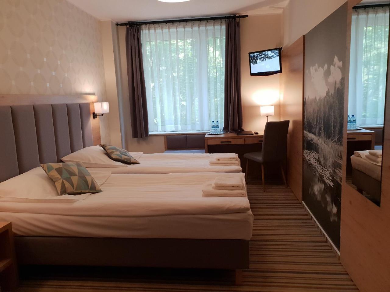 Hotel Ossowski Сважендз Экстерьер фото