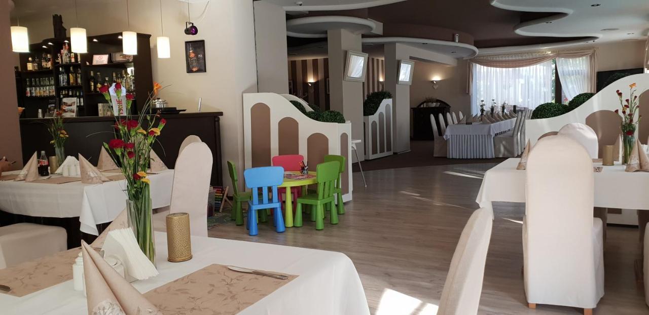 Hotel Ossowski Сважендз Экстерьер фото