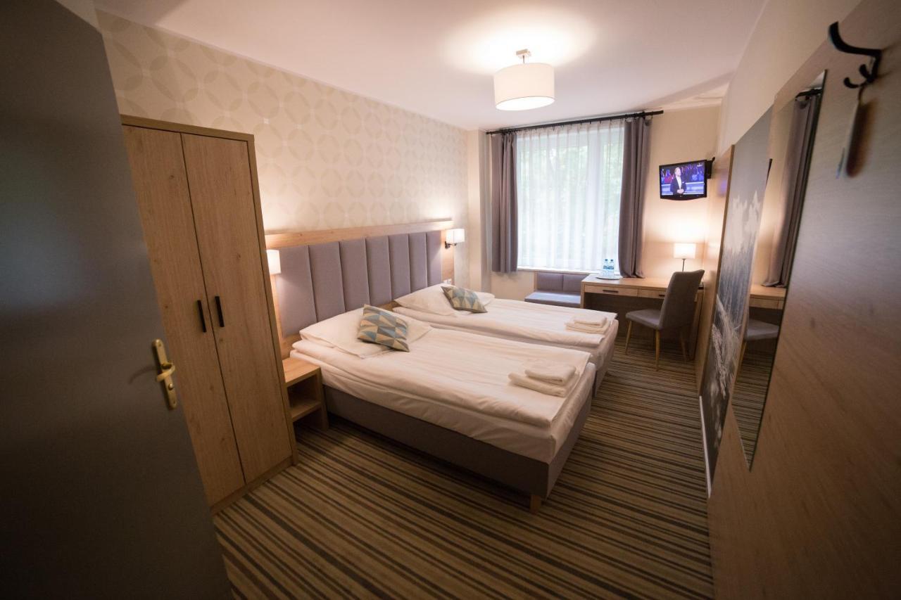 Hotel Ossowski Сважендз Экстерьер фото