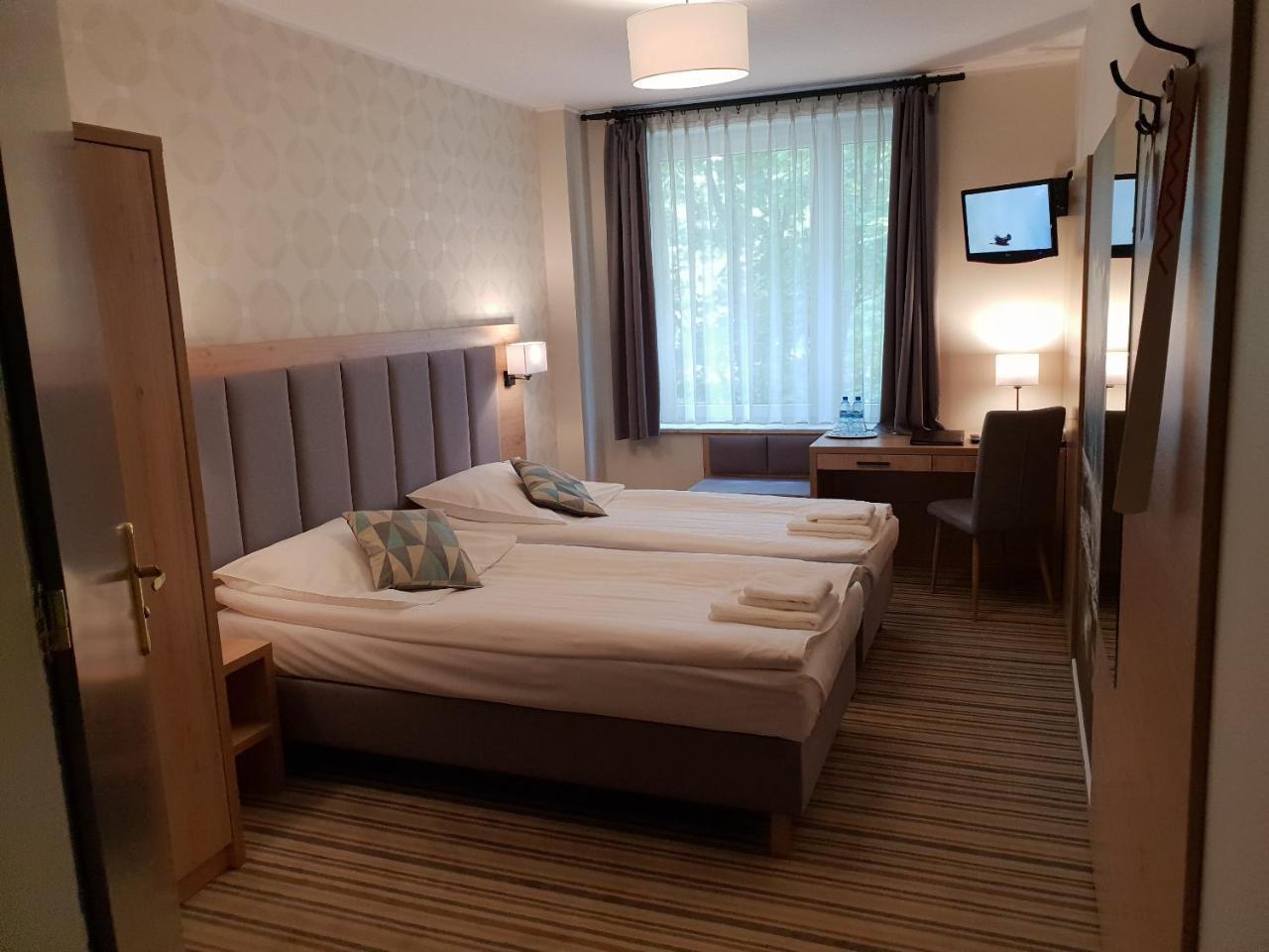 Hotel Ossowski Сважендз Экстерьер фото