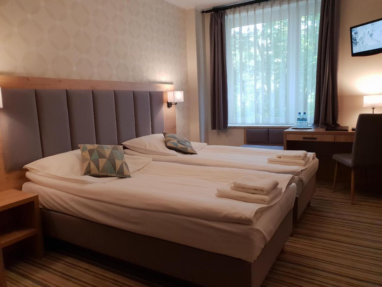Hotel Ossowski Сважендз Экстерьер фото