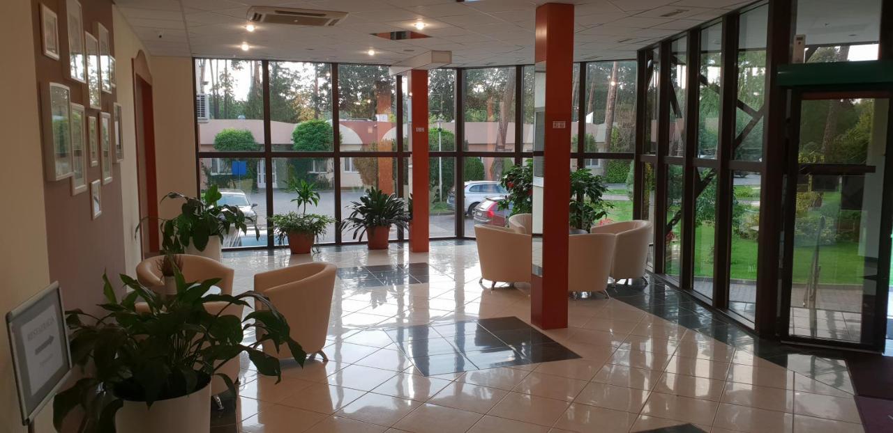 Hotel Ossowski Сважендз Экстерьер фото