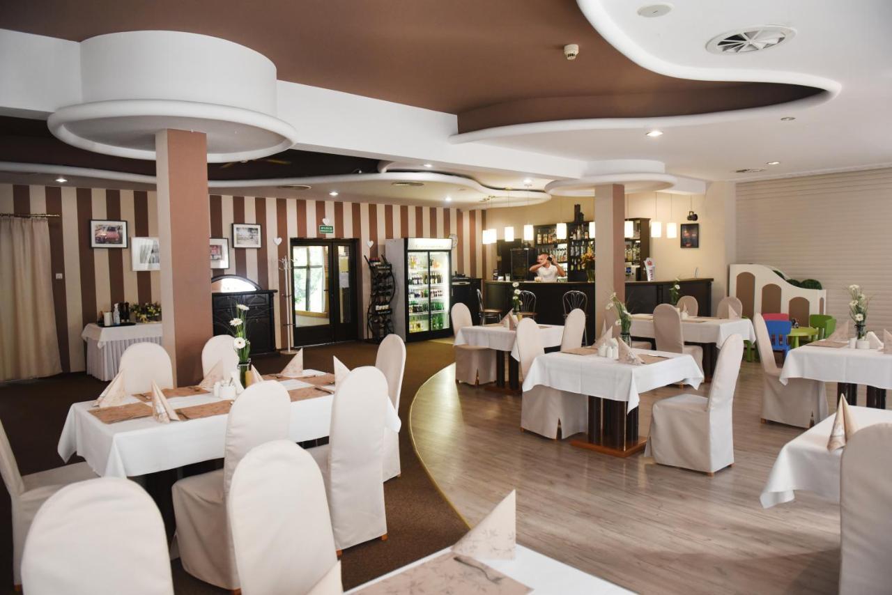 Hotel Ossowski Сважендз Экстерьер фото
