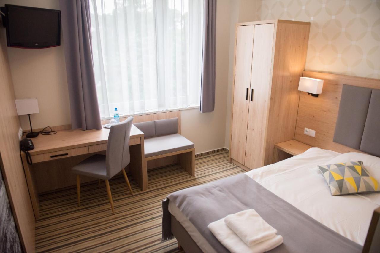 Hotel Ossowski Сважендз Экстерьер фото