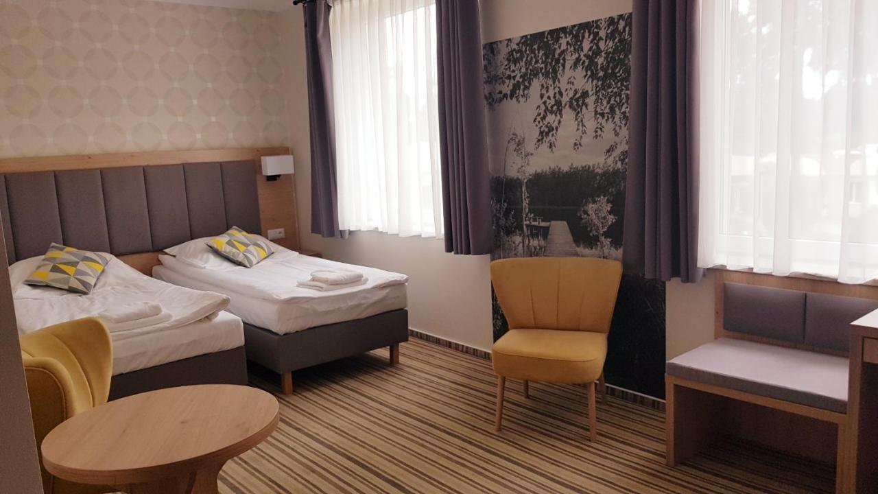 Hotel Ossowski Сважендз Экстерьер фото