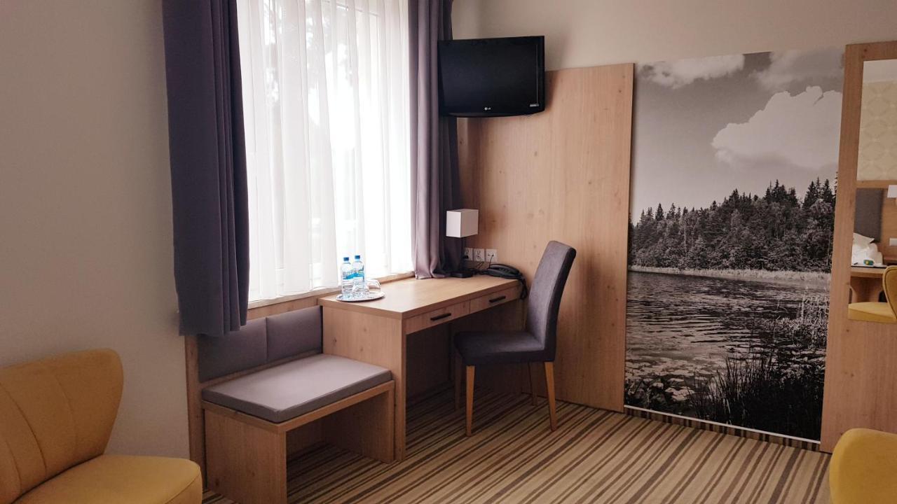 Hotel Ossowski Сважендз Экстерьер фото