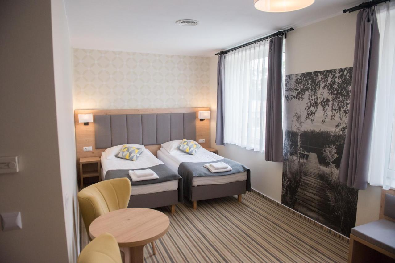 Hotel Ossowski Сважендз Экстерьер фото